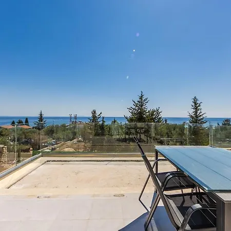 Apartment Pearl Coast Drymades Elegant 2br By Pikhost *