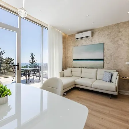 Apartment Pearl Coast Drymades Elegant 2br By Pikhost